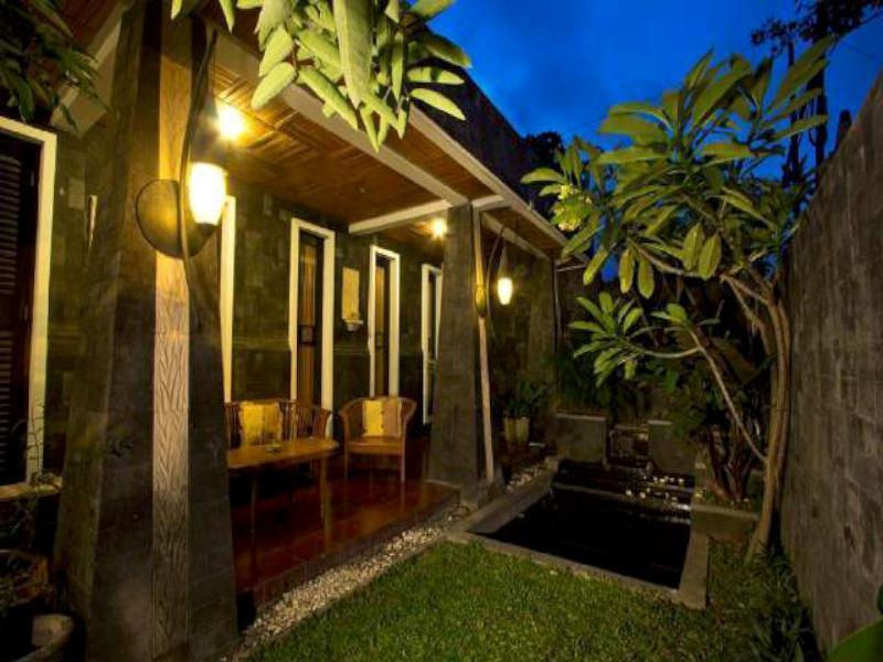 Puri Minggiran Guesthouse Yogya Yogyakarta Exterior photo